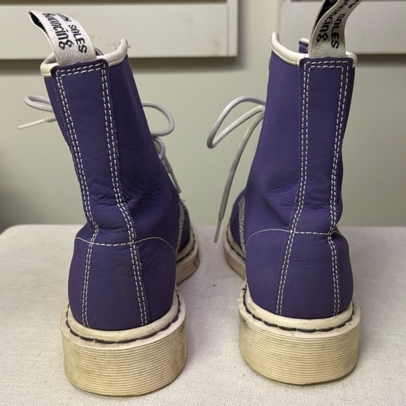 Dr Martens 13450 Mens 6 Women’s 8 RARE Purple White Sole Lace Up Boots Like New - Picture 3 of 11